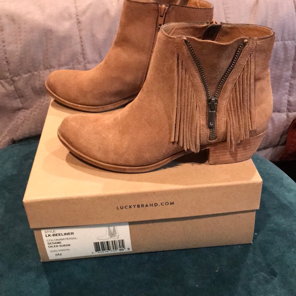 Lucky Brand  LK Beeliner Size 8